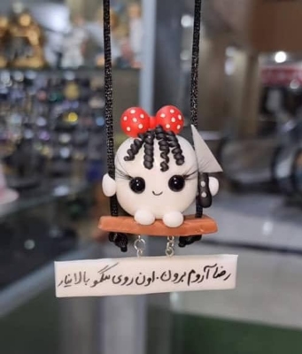 تصویر  آویز  قند چاقو بدست عصبی پاپیون قرمز