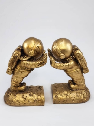 تصویر  هولدر کتاب فضانورد